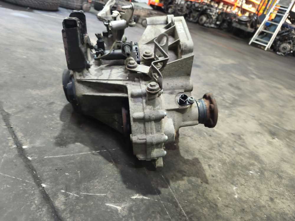 BOITE DE VITESSE MANUEL VAG 1.4i CODE: JFM - Vue 3